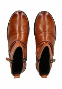 Bottines en cuir marron avec un bout arrondi, des panneaux latéraux élastiques et des fermetures éclair décoratives. Texture lisse et design minimaliste.