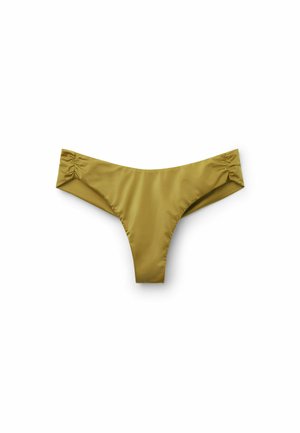 Olivgrüner Bikini-Slip mit gerafften Details an den Seiten, flach auf weißem Hintergrund präsentiert.