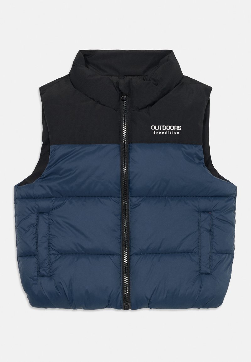 Ärmlös vadderad väst i marinblått och svart med dragkedja framtill och "OUTDOORS Expedition"-logotyp på bröstet.