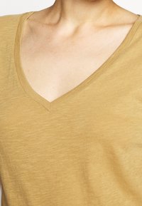 J.CREW Jednoduché tričko - brown