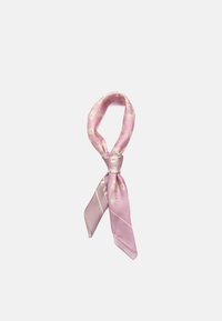 Foulard di seta in rosa chiaro con motivi dorati. Presenta un design annodato con due estremità lunghe e una texture liscia e lucida. Gli accenti includono motivi decorativi.