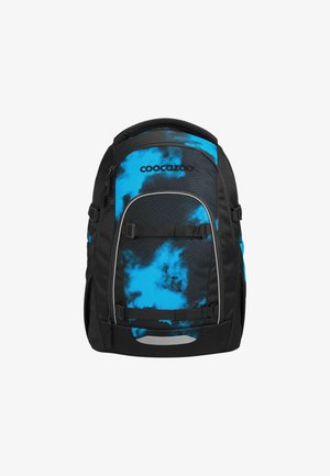 Schwarzer und blauer Rucksack mit Wolkenmuster, ausgestattet mit verstellbaren Riemen, mehreren Fächern und einem grauen Akzent am Boden.