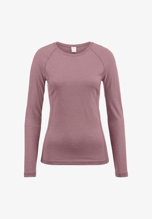 Langere mouw fitted crew neck shirt in gedempt mauve met zichtbare naadstiksel en zachte stoftextuur.