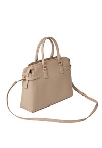 Borsa a tracolla beige realizzata in materiale sintetico, dotata di manici doppi, una tracolla removibile e accessori in tonalità dorata con chiusura a zip.