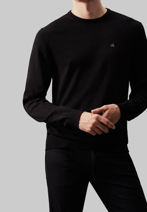 Stickad tröja - black