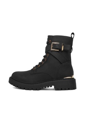 - Botki na platformie