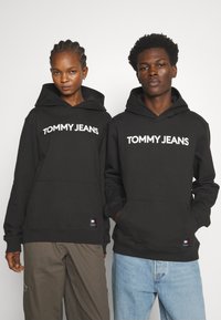 Tommy Jeans BOLD CLASSICS UNISEX - Jersey con capucha - black