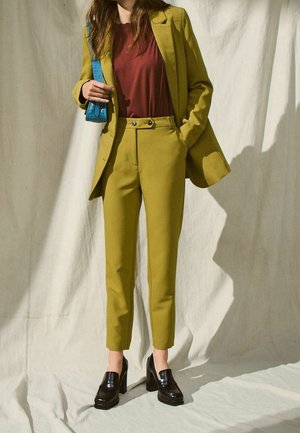 Next, Chino - green