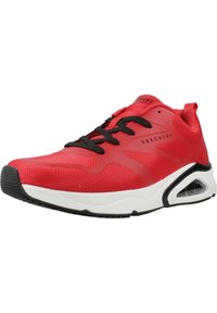 Scarpa atletica rossa con tomaia in rete e sintetico, lacci neri, colletto imbottito e suola bianca con un'unità d'aria visibile nel tallone.