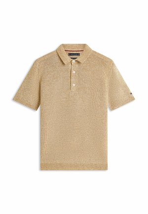 Beige gebreid poloshirt met korte mouwen, drie witte knopen en een klein logo op de linker mouw.