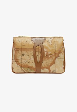 Bustina marrone con zip con una mappa in stile vintage degli Stati Uniti, con una cinghia in pelle cucita e il nome del marchio sul davanti.