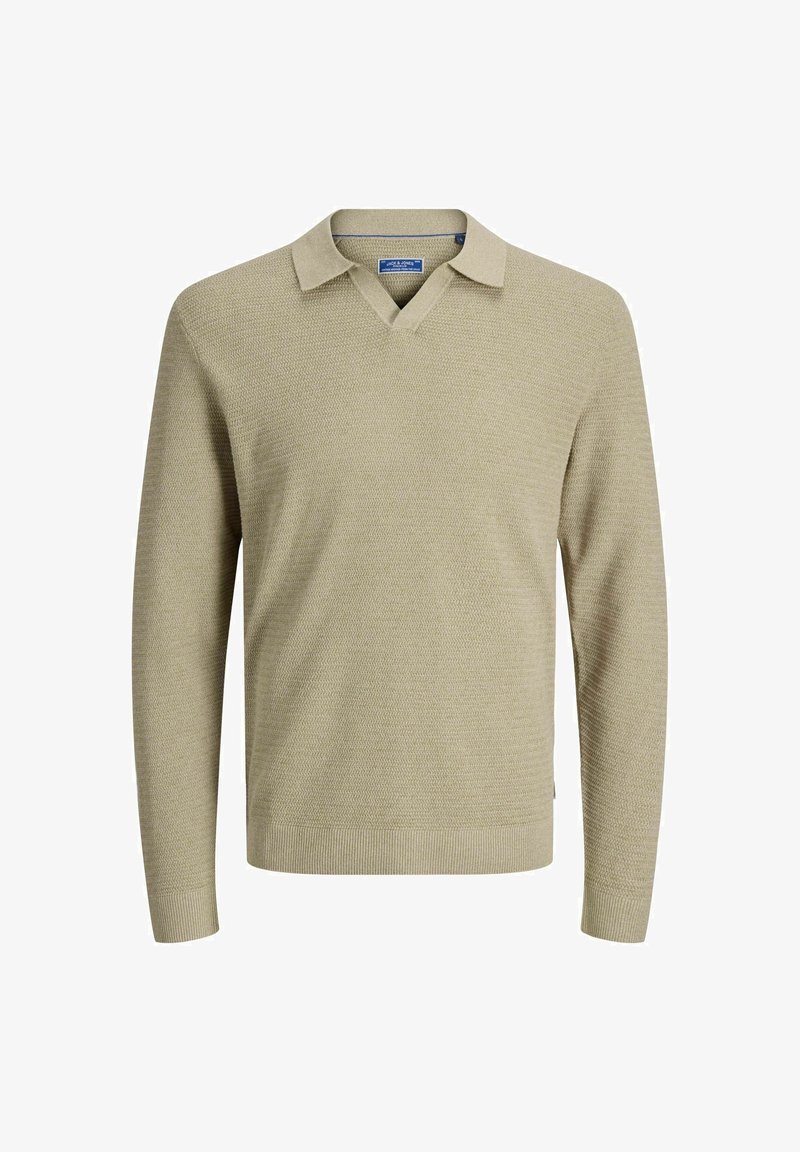 Pull beige avec col en V et col court, présentant un motif en maille texturée, manches longues, et poignets et ourlet côtelés.