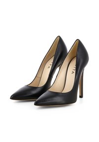 Tacchi alti in pelle nera con design a punta, tacco sottile a stiletto e una superficie liscia. Presenta una fodera interna imbottita.