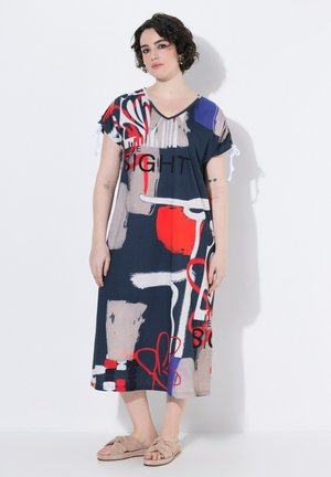 Ulla Popken, ALLOVER PRINTED GATHERED SHOULDERS DRESS - T-paitamekko - marine