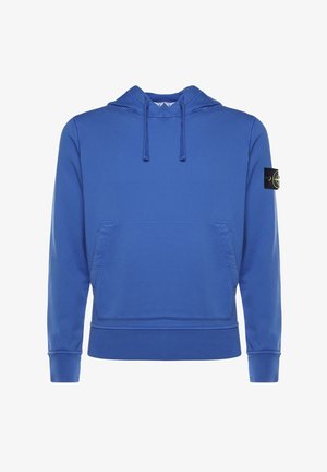 Blauwe hoodie met lange mouwen, voorzien van een kangoeroezak aan de voorkant en een verstelbare capuchon met trekkoord, met een zwart logopatch op de linker bovenmouw.