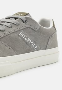 Tommy Hilfiger STREET - Baskets basses - antique silver