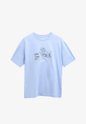 Light blue T-shirt with a graphic of an open hand holding a fish and text reading "Fortune Favours the Bold!"