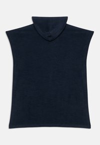 Πόντσο πετσέτα σε ναυτικό μπλε με κουκούλα, κατασκευασμένο από απαλή ύλη. Διαθέτει απλό, μινιμαλιστικό σχέδιο χωρίς εμφανείς κούμπωσεις ή μοτίβα.