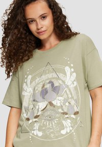 QS - T-shirt z nadrukiem