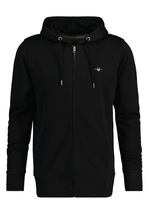 Czarna bluza z kapturem na zamek, kieszeniami z przodu, troczkami przy kapturze i małym haftowanym logo na lewej piersi.