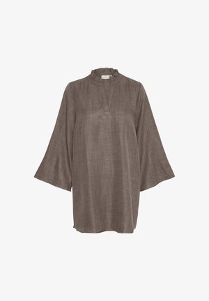 Bruine linnen tuniek met een gerimpelde kraag, lossere lange mouwen en een V-hals. Lichte textuur met een subtiel geweven patroon.