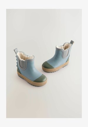 Stivali ankle impermeabili in azzurro chiaro e verde, con interno foderato in pelliccia e suola rigata color talpa. Presentano pannelli elastici ai lati e un pratico tab per il collo.