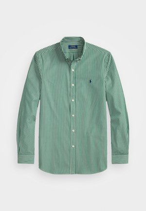 Chemise à manches longues rayée verte et blanche avec col boutonné, dotée d'un petit logo brodé sur la poitrine et de poignets à boutons.