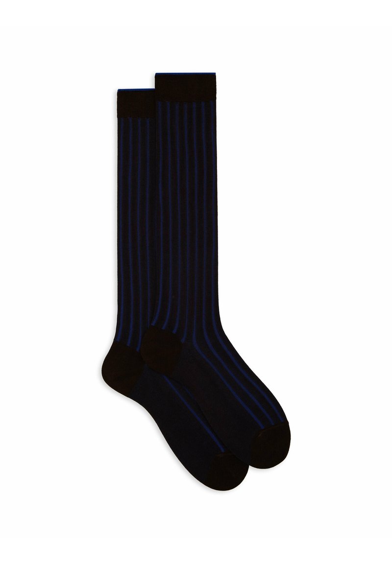 Marineblaue Socken mit vertikalen dunkelblauen Streifen, ausgestattet mit einem gerippten Muster und schwarzen verstärkten Zehen- und Bündchenakzenten.