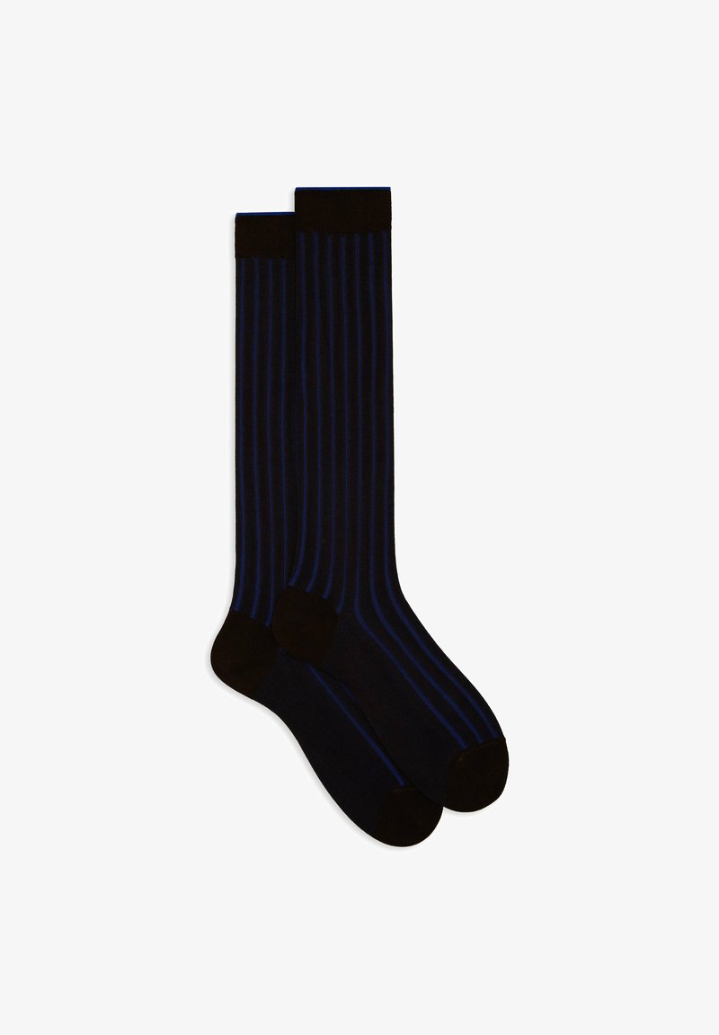 Marineblaue Socken mit vertikalen dunkelblauen Streifen, ausgestattet mit einem gerippten Muster und schwarzen verstärkten Zehen- und Bündchenakzenten.