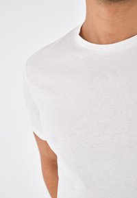 Thumbnail Image 6