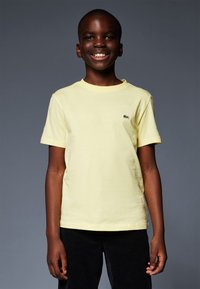 Lacoste - TEE ESSENTIALS UNISEX - Paprasti marškinėliai - yellow Miniatiūros vaizdas 1