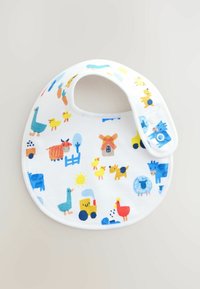 En tyghaklapp med vit bakgrund tryckt med färgglada djur- och naturmotiv, inklusive kor, ankor och en sol. Två tryckknappar.