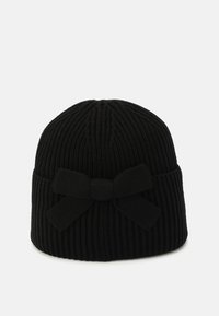 Gorro de punto negro con canalé vertical y un gran lazo de tela en la parte trasera. Textura suave y elástica para un ajuste ceñido.