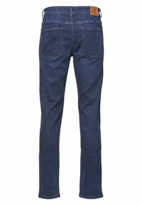 Tumši zili džinsi ar taisnām biksēm, piecām kabatām un brūna ādas uzlīme muguras jostasvietā. Gluda tekstūra.