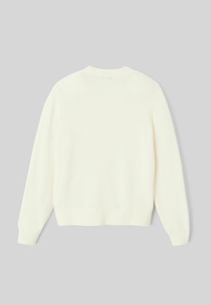 Pull en tricot blanc avec un col rond, des manches longues et un ourlet côtelé. Texture douce sans motifs visibles ni détails matériels.