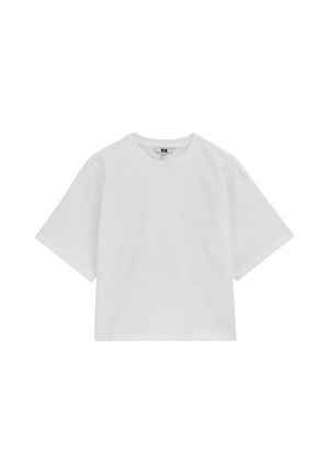 Hvid T-shirt med korte ærmer og rund hals med en afslappet pasform og let sænkede skuldre, vist på en ensfarvet hvid baggrund.
