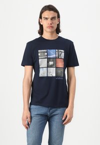TOM TAILOR DENIM Nyomott mintás póló - sky captain blue