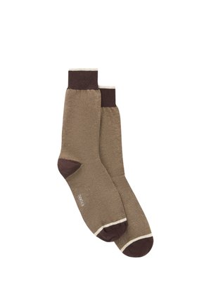 Ein Paar braune Socken mit dunkler braunen Bündchen, Fersen und Zehen sowie einem dünnen weißen Streifen nahe dem Zehenbereich.