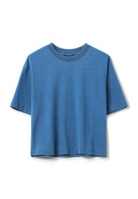 Blauwe T-shirt met korte mouwen, gemaakt van zachte stof, met een ronde halslijn en een ontspannen pasvorm, met een schone, onopgemaakte uitstraling.