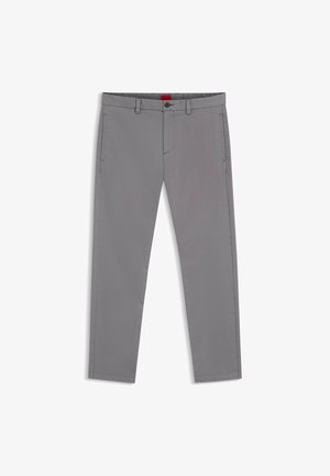 Schmal geschnittene graue Hose mit Gürtelschlaufen, vorderem Knopf, Reißverschluss und Seitentaschen, flach auf weißem Hintergrund liegend.