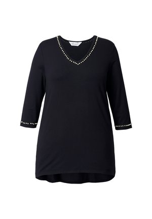 Túnica negra de manga larga con escote en V decorada con embellishments similares a perlas en el cuello y las mangas. Textura de tela suave.