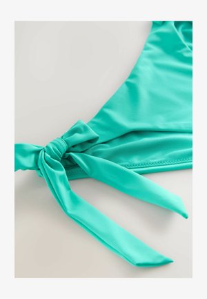 Turkis bikini top med en glat, blank tekstur. Har en knudet detalje på den ene side og et enkelt, struktureret design.