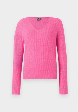 Pullover rosa tricotado com decote em V, mangas longas, textura canelada e um ajuste solto. O material tem um acabamento suave e ligeiramente brilhante.