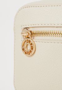 Tommy Hilfiger DISTINCT CAMERA BAG - Cross body bag - classic beige