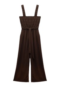 Bruine jumpsuit met brede benen en een smock-borstvoorkant. Heeft dunne schouderbandjes en een bijpassende riem die op de taille is geknoopt. Getextureerd stoffen ontwerp.