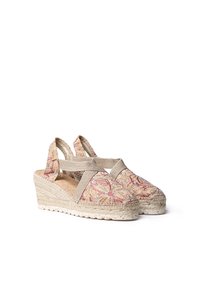 Sandali con zeppa in tessuto beige texturizzato e ricami floreali rosa. Presentano una suola in iuta intrecciata e fasce elastiche incrociate per supporto.