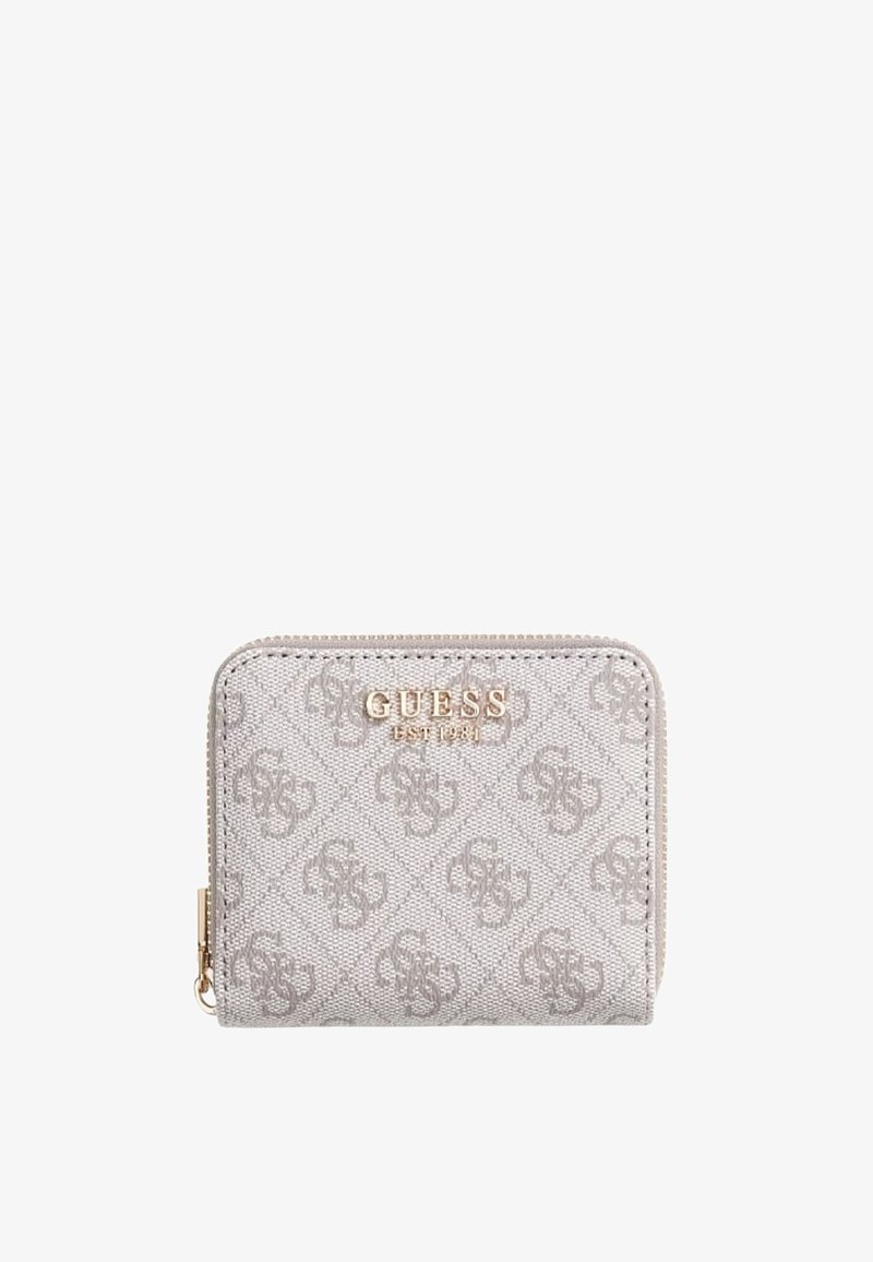 Portefeuille compact gris Guess avec fermeture zippée, motif de logo répété et lettrage doré Guess EST 1981 sur le devant.