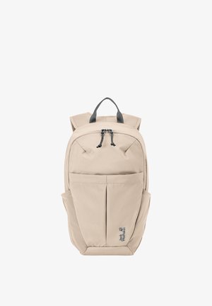 Zaino beige Jack Wolfskin con tasca frontale, doppie cerniere, spallacci imbottiti, tasche laterali e manico nero per il trasporto.