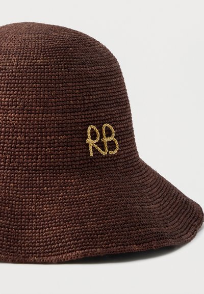 Καφέ υφαντό καπέλο τύπου κάδου με μικρό χρυσό λογότυπο «RB» κεντημένο στο μπροστινό μέρος.