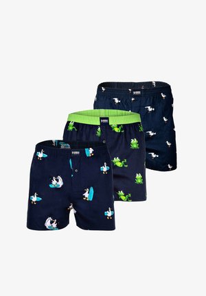 Drei Paar marineblaue Boxershorts mit verspielten Mustern von Möwen beim Surfen, grünen Fröschen und fliegenden Möwen.